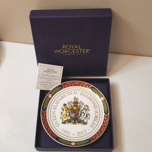 Royal Worcester Queen Elizabeth Diamond Jubilee round tray NWT